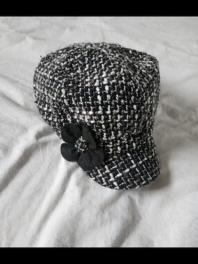 Vintage Black & White Tweed Cap with Flower Accent